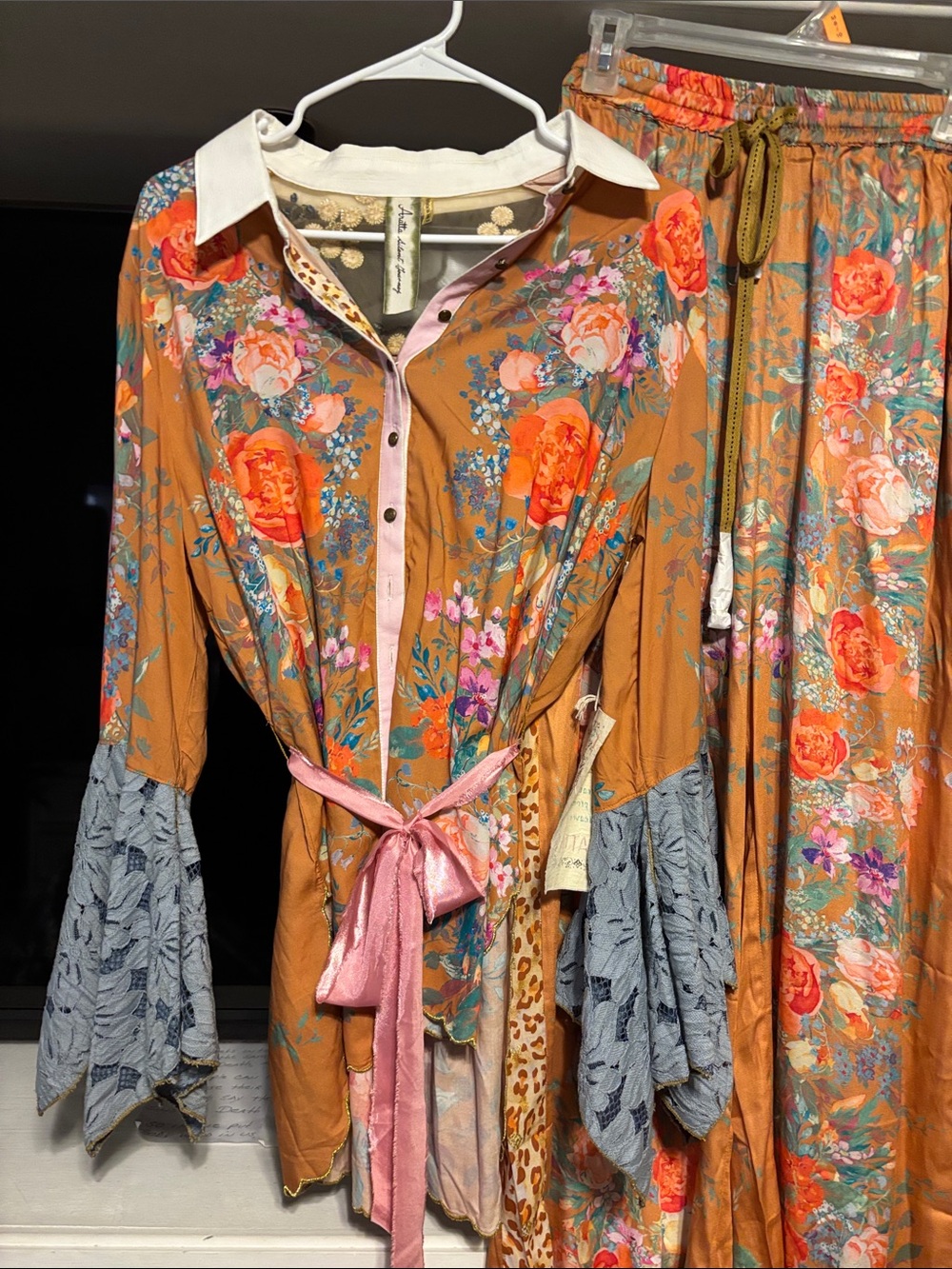 NWT- Gorgeous two piece Aratta pant set.
